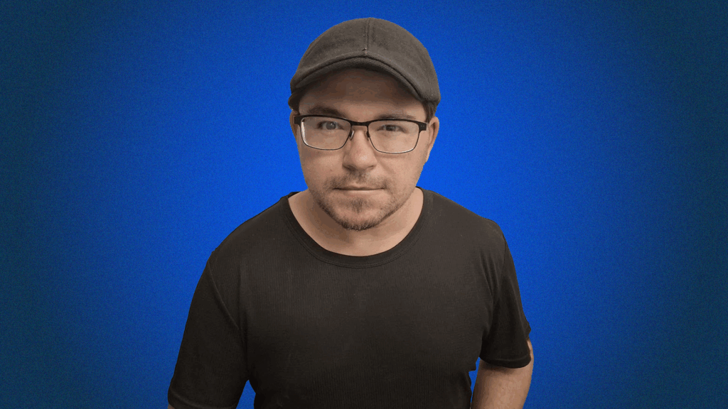 Thomas Lineweaver Headshot against a dark blue background